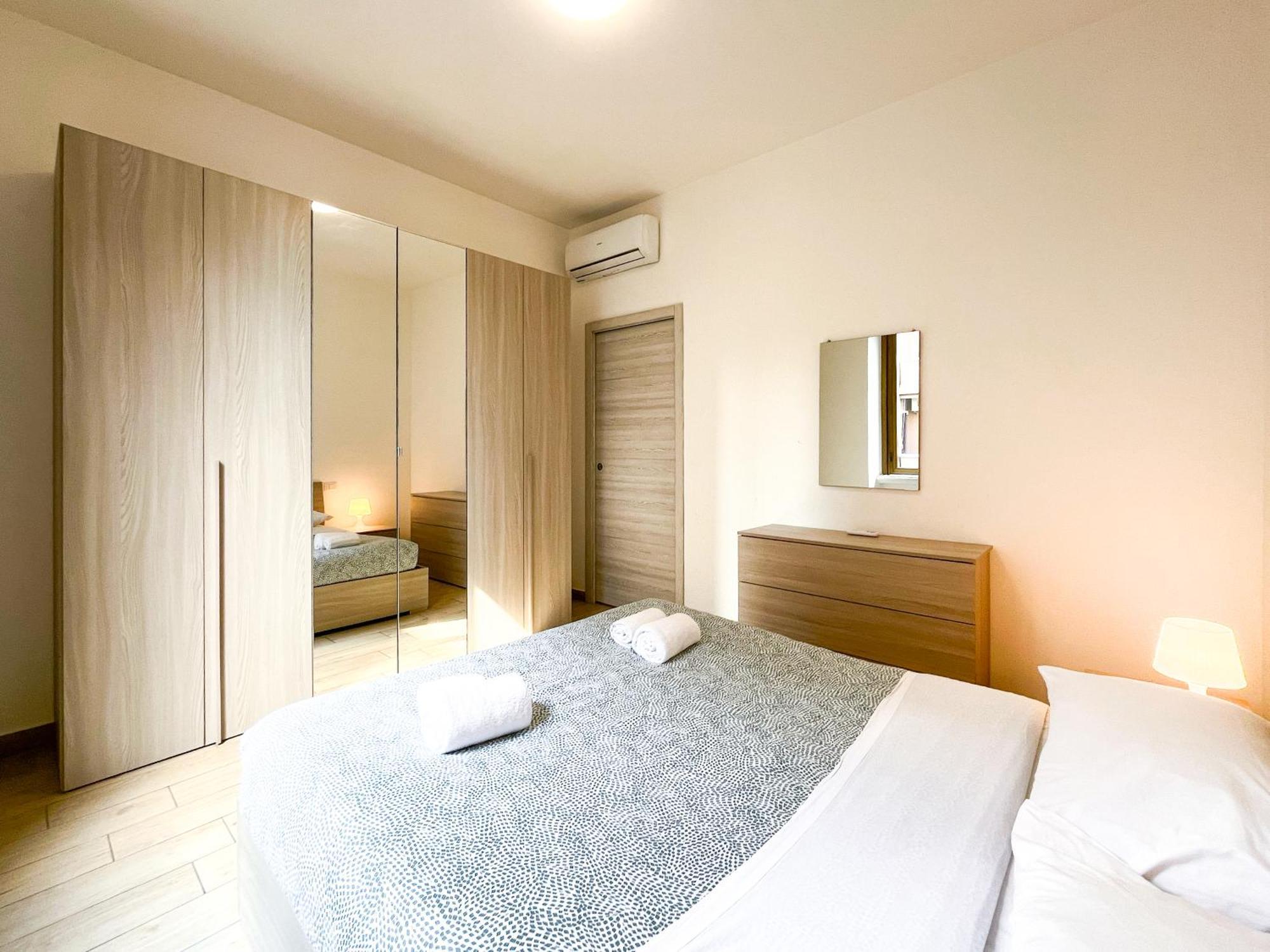 Along The Canal Smart Flat Naviglio - 4 People Corsico Exterior photo
